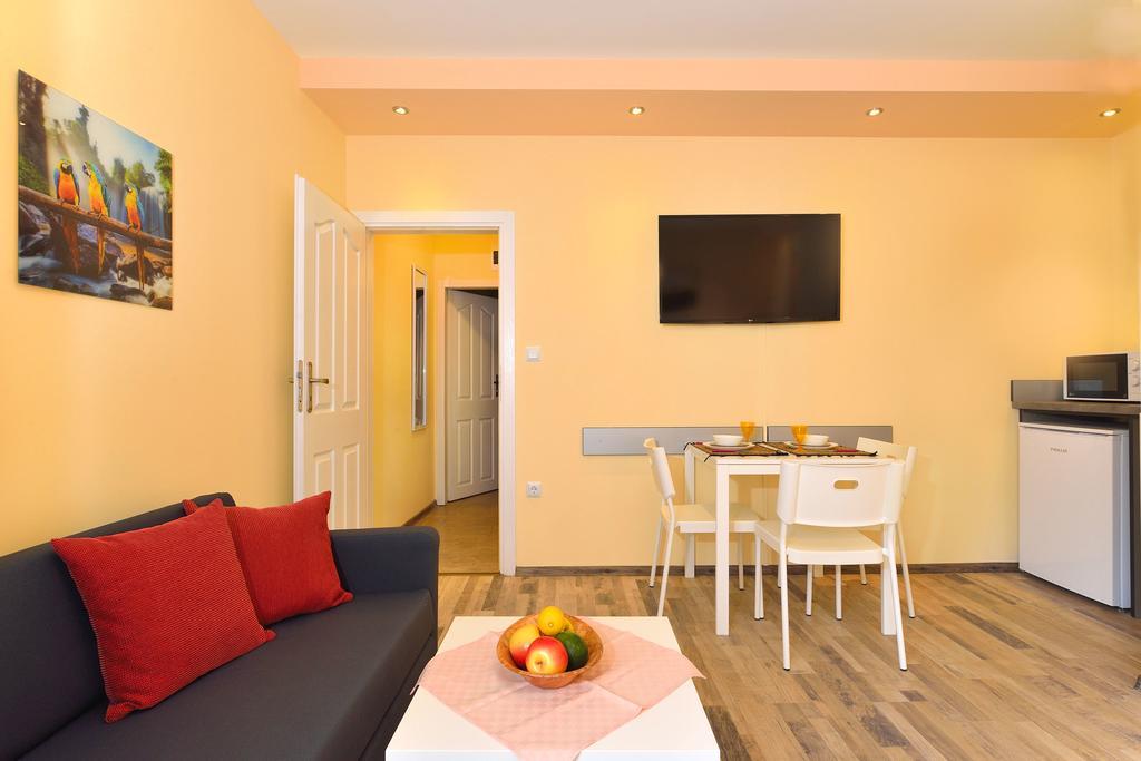 Central Studio #3 Burgas Stad Buitenkant foto
